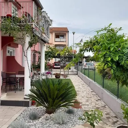 Apartment A5 *